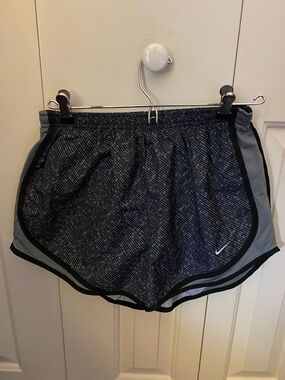 Size Medium Nike Black and Grey Patterned Dri-FIT Brief-Lined Running Shorts
